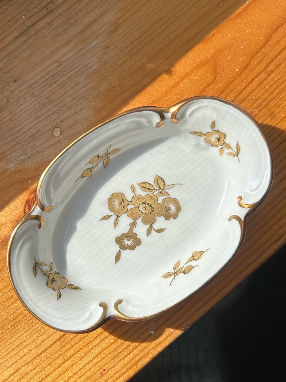 Porcelain gold ring dish - Picture 2 of 4